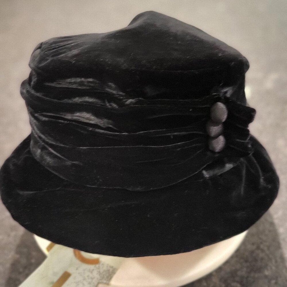 Vintage Elegance, Betman NY Black Cloche Velvet Bucket Hat, Inside Rim 23"